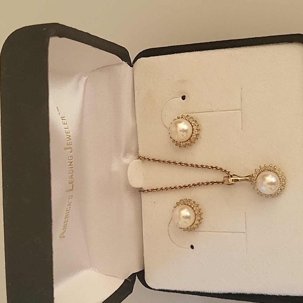 Genuine pearl matching necklace and pearl earrings with genuine diamonds, 14k